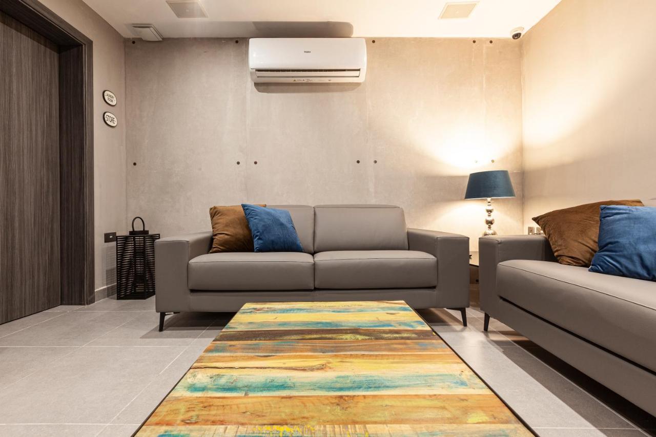 Charming,Comfortable And Centrally Located Group Accomodation Gzira ภายนอก รูปภาพ